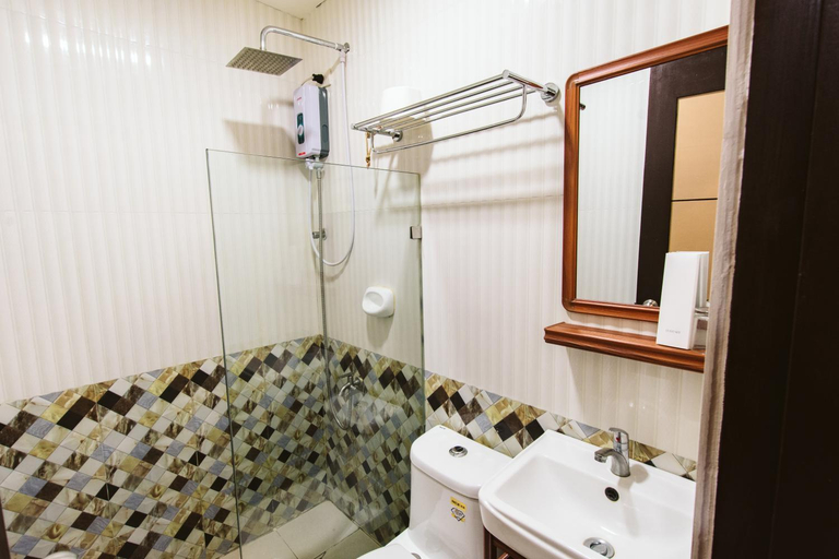 Bathroom 2, Vigan Traversa Hotel, Vigan City
