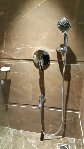 Bathroom 2, Peninsula Redpine , Mumbai Suburban