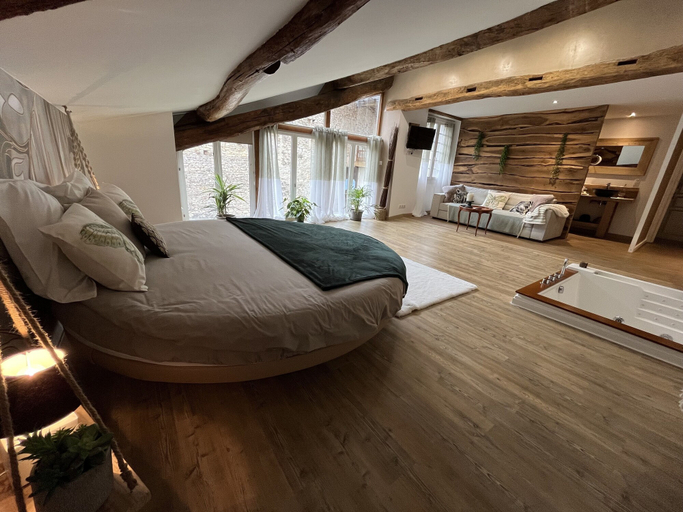 Bedroom 2, Les Bruyères, Charente