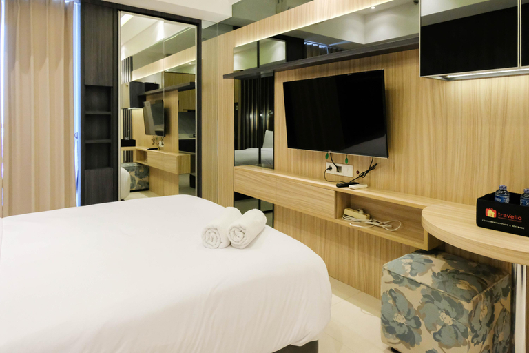 Others 5, Warm Studio with Access to Mall at Supermall Mansion Apartment By Travelio, Surabaya