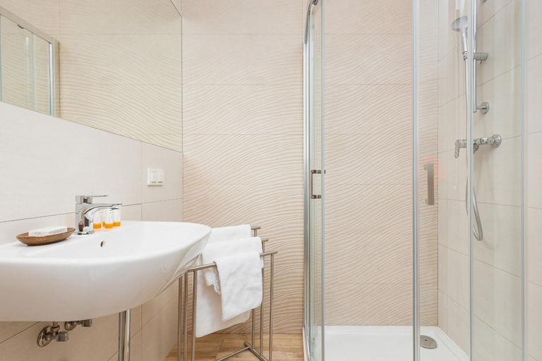 Bathroom 3, Metro Plocka Exquisite Apartments by Noclegi Renters, Warsaw