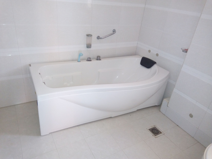 Bathroom 4, Lambada Holiday Resort, Kilifi South