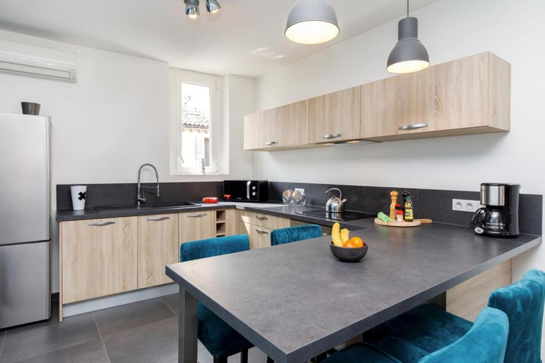 Others 2, Appartements climatises - Vieil Antibes, Alpes-Maritimes