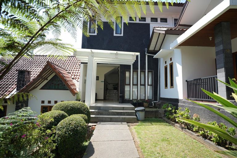 Exterior & Views 17