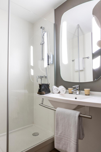 Bathroom 4, ibis Creteil, Val-de-Marne