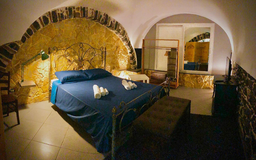 Others 4, Antony’s Home, Catania