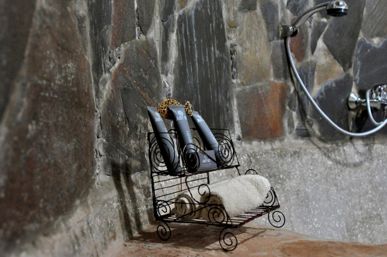 Bathroom 2, Munga Eco Lodge, Livingstone