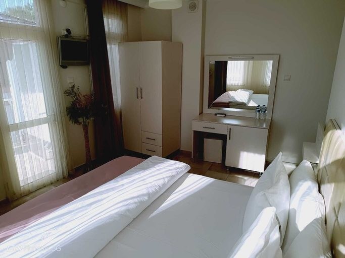 Bedroom 3, Koboroz Hotel, Ayvalık