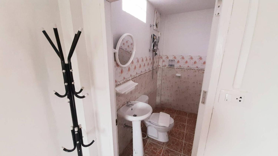 Bathroom 2, Rapeepat Residential and Resort, Khu Muang