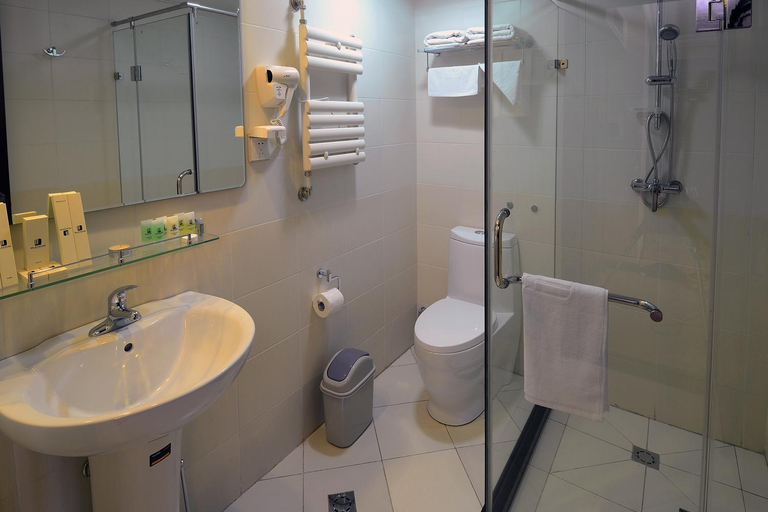 Bathroom 3, Platinum Hotel Ulaanbaatar, Ulan Bator
