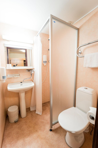 Bathroom 3, Budget Hotel Raahe, Northern Ostrobothnia