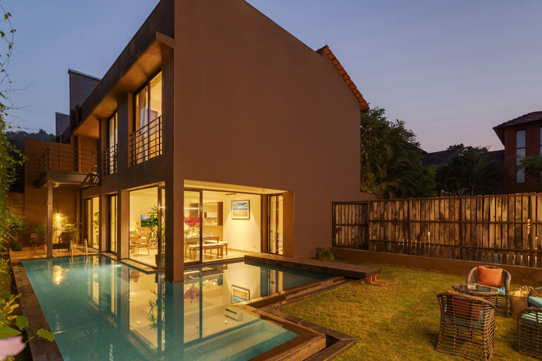 Exterior & Views