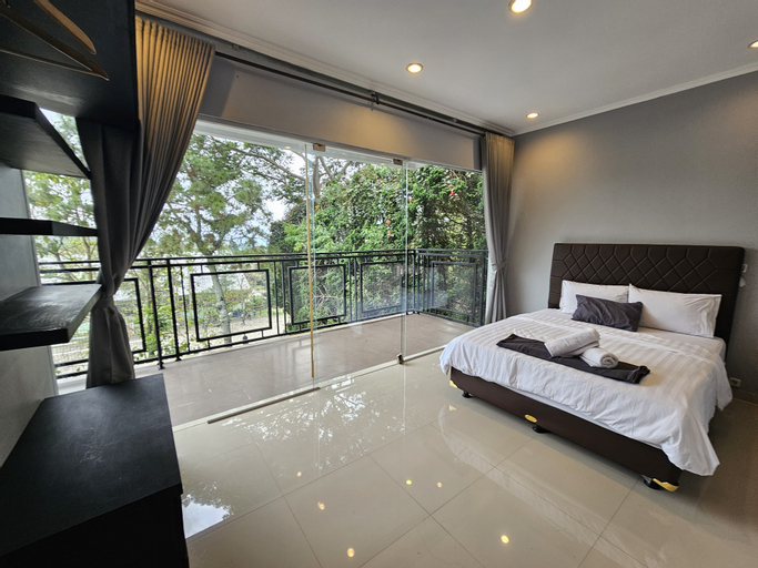 Villa Bandung Lembang dengan kolam renang pribadi