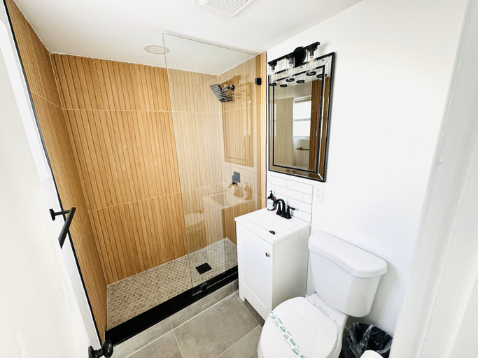 Bathroom 3, Holiday Park by Lowkl, Broward