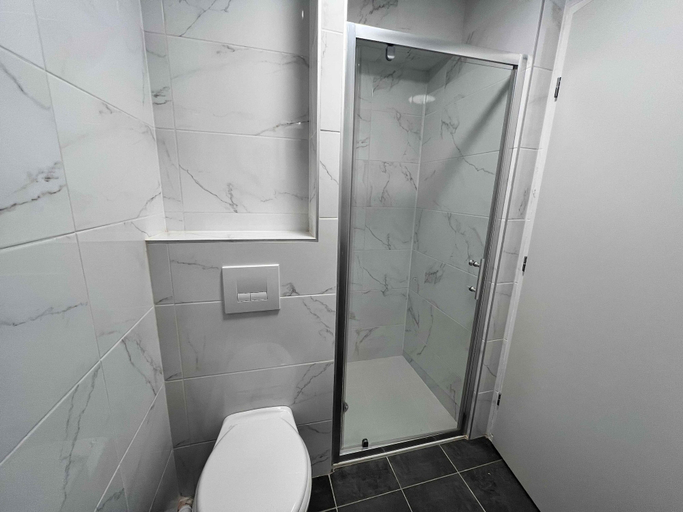Bathroom 5, HOTEL LES PORTES DE PARIS, Val-de-Marne