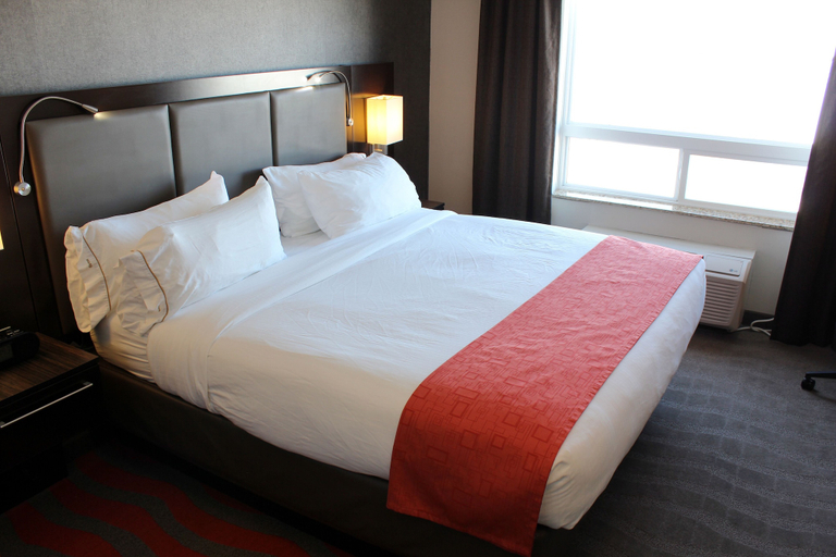 Bedroom 3, Chateau Inn & Suites Bonnyville, Division No. 12