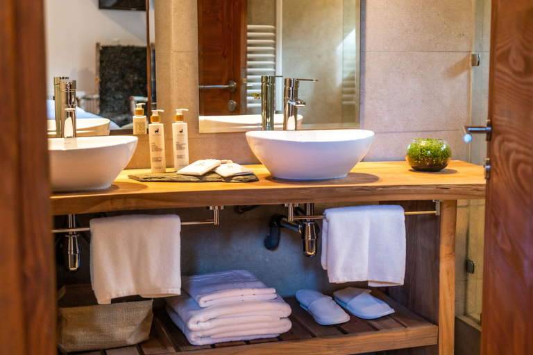 Bathroom, rakau lodge, Cautín