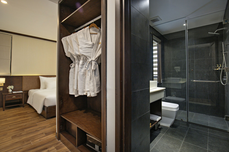 Bathroom 4, Palazzo Boutique Hotel, Da Nang
