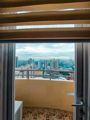 Balcony/terrace 5, Affordable Manila Bay & City Lights View Stay with Free Pool Access, Manila City