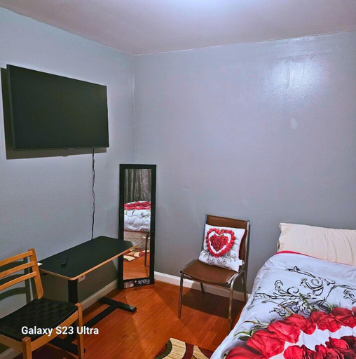 Bedroom 4, Glamour Room A Near EWR Aiport Penn Stat, Newark