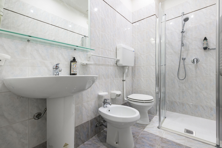 Bathroom 5, Hotel Sogno del Benaco, Brescia