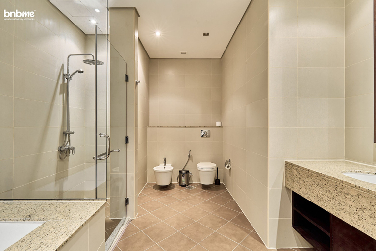 Bathroom, 1B-AnantaraSouth-G02 by bnbmehomes, Dubai