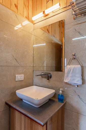 Bathroom 3, Ayu Villa, Nainital
