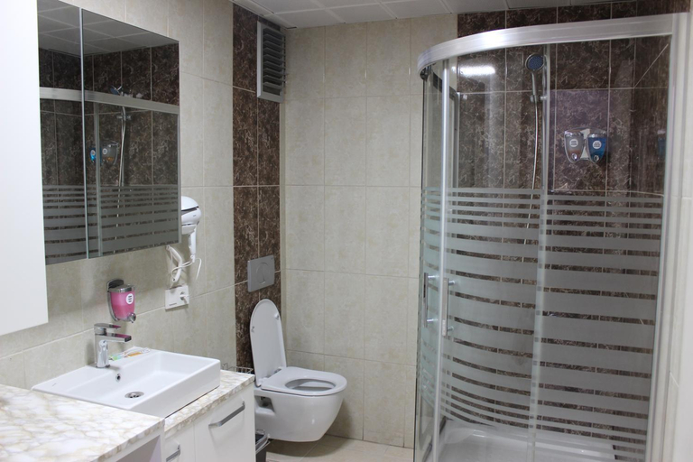 Bathroom 2, Quars Suite, Esenyurt
