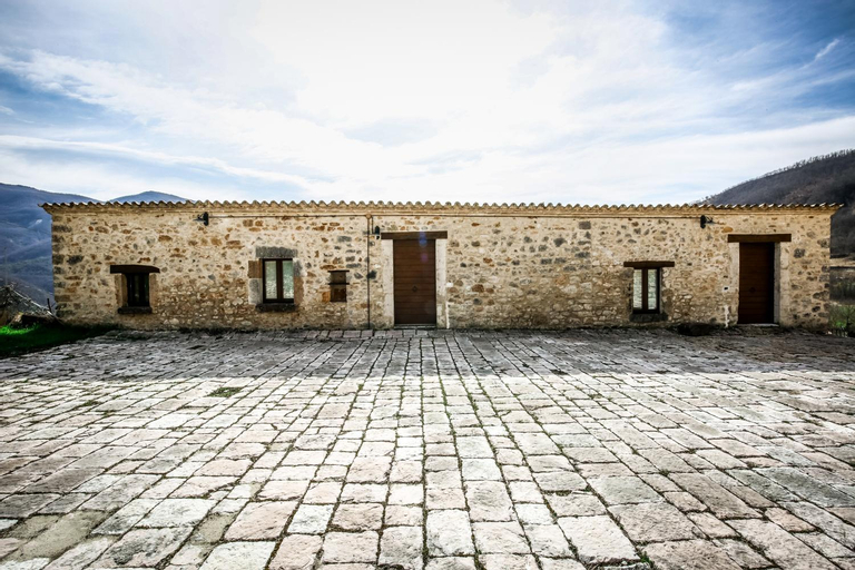 Exterior 5