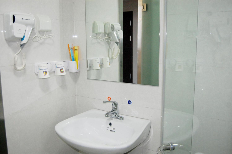Bathroom 4, 7 Days Inn Qinhuangdao Railway Station, Qinhuangdao