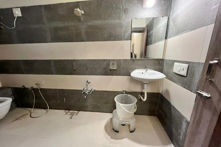 Bathroom 5, Hotel Kalyan Palace, Ahmadabad