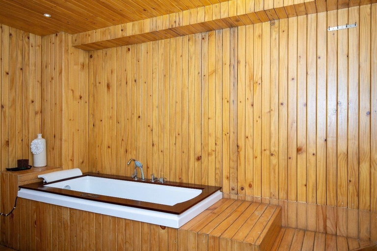 Bathroom, Hotel Global, Surat
