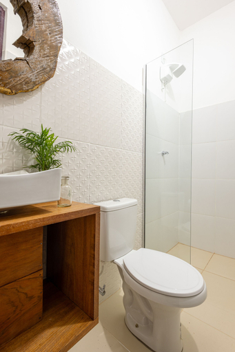 Bathroom 3, Hotel Casa do Bispo, Maués