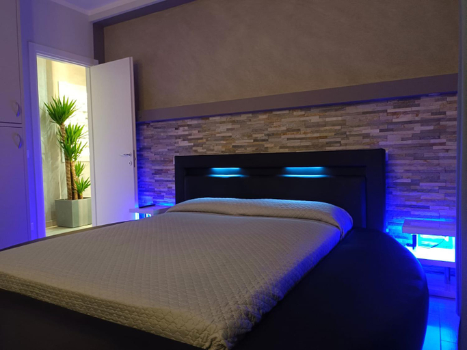 Bedroom 2, Residence Deamarina, Massa Carrara