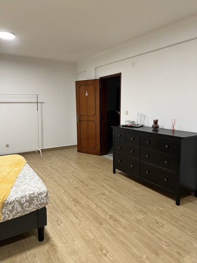 Bedroom 2, R. António Aleixo 90A, Seixal