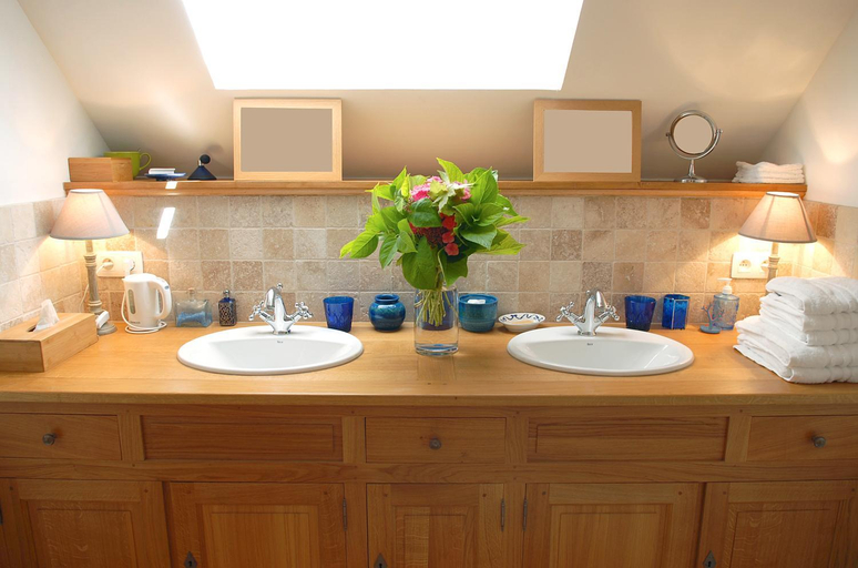 Bathroom 3, Le Manoir du Rocher, Dordogne