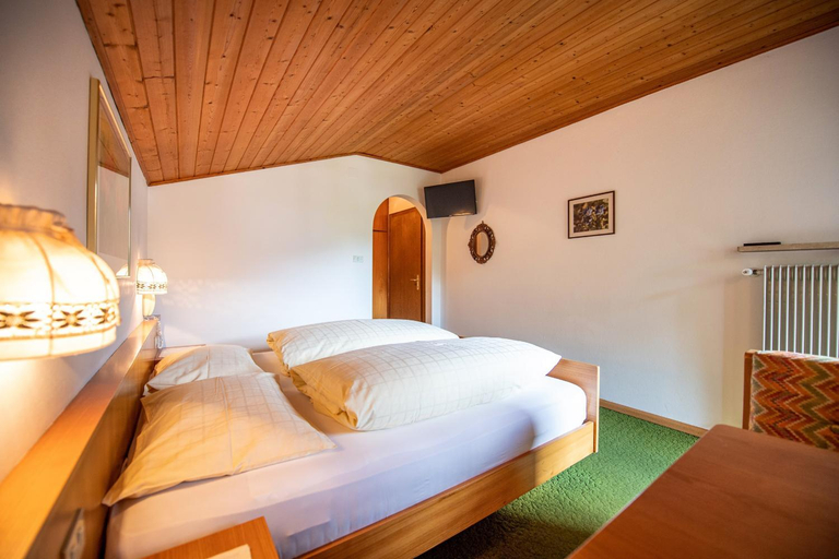 Bedroom 2, Alara Rooms, Bolzano