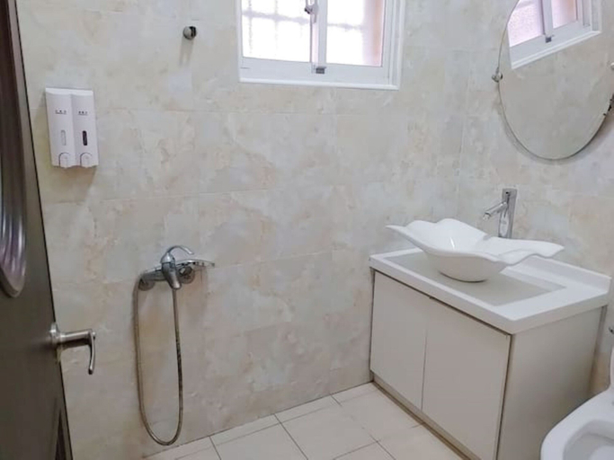 Bathroom 4, Lunar Mare inn, Pingtung