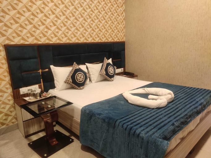 Bedroom 2, Hotel Royal Inn, Mumbai Suburban