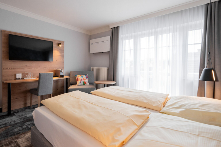 Bedroom 3, Hotel Adler, Alb-Donau-Kreis