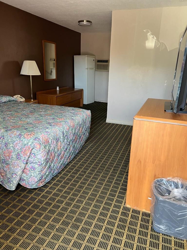 Bedroom 5, Aaron Motel, Multnomah