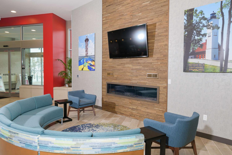 Public Area 2, Hampton Inn & Suites Erie/Bayfront, Erie
