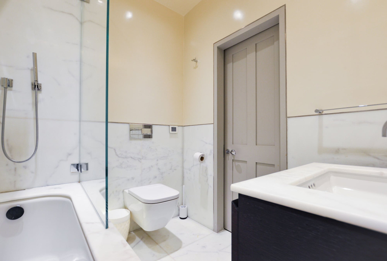 Bathroom 4, Soho Deluxe 1 Bedroom Apartment by Concept Apartments, London