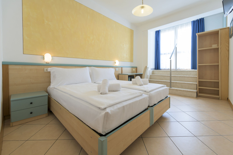 Bedroom 3, Hotel Garda Bellevue, Brescia