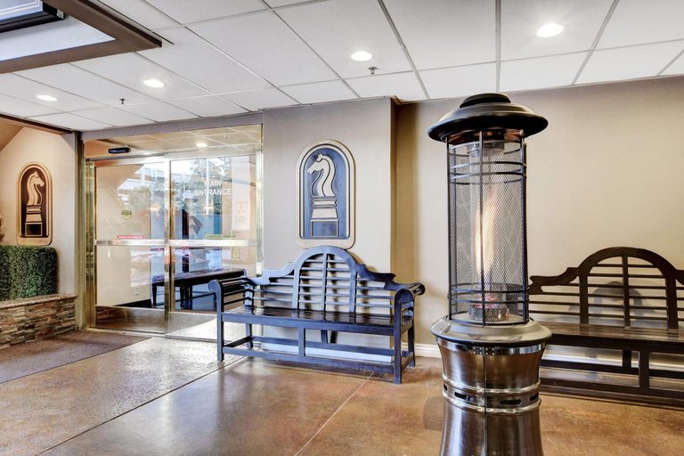 Public Area, StripViewSuites at Jockey Club, Clark