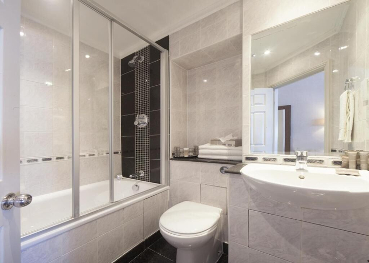 Bathroom 4, Gem Fitzrovia Hotel, London