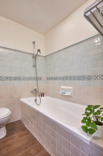 Bathroom 15