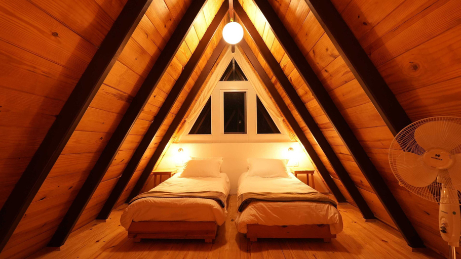 Bedroom 2, amã Stays & Trails Godhuli Cottage, Naukuchiyatal, Nainital