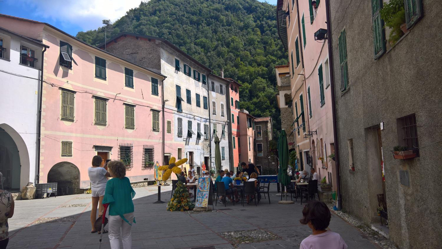 Food & Drinks, Apartment Medieval Village, Imperia