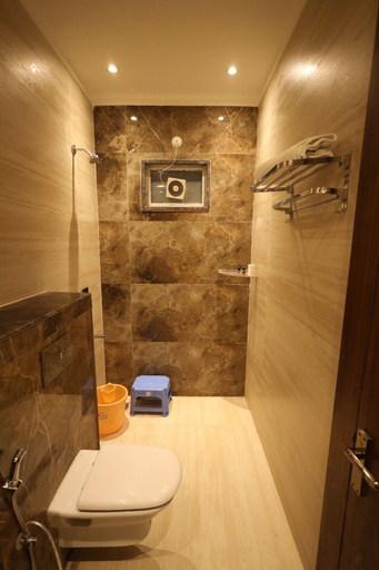 Bathroom 3, Airport Hotel The Volga, Delhi